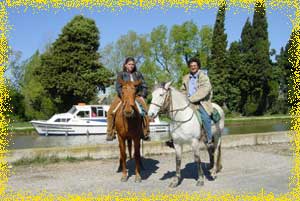 Balades a cheval en amoureux au bord du canal du midi